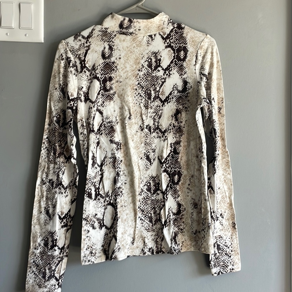 Willow and root mock neck